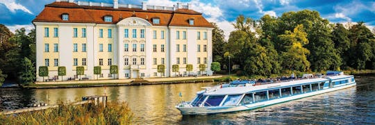 5-hour sightseeing cruise around the Müggelberge in Berlin