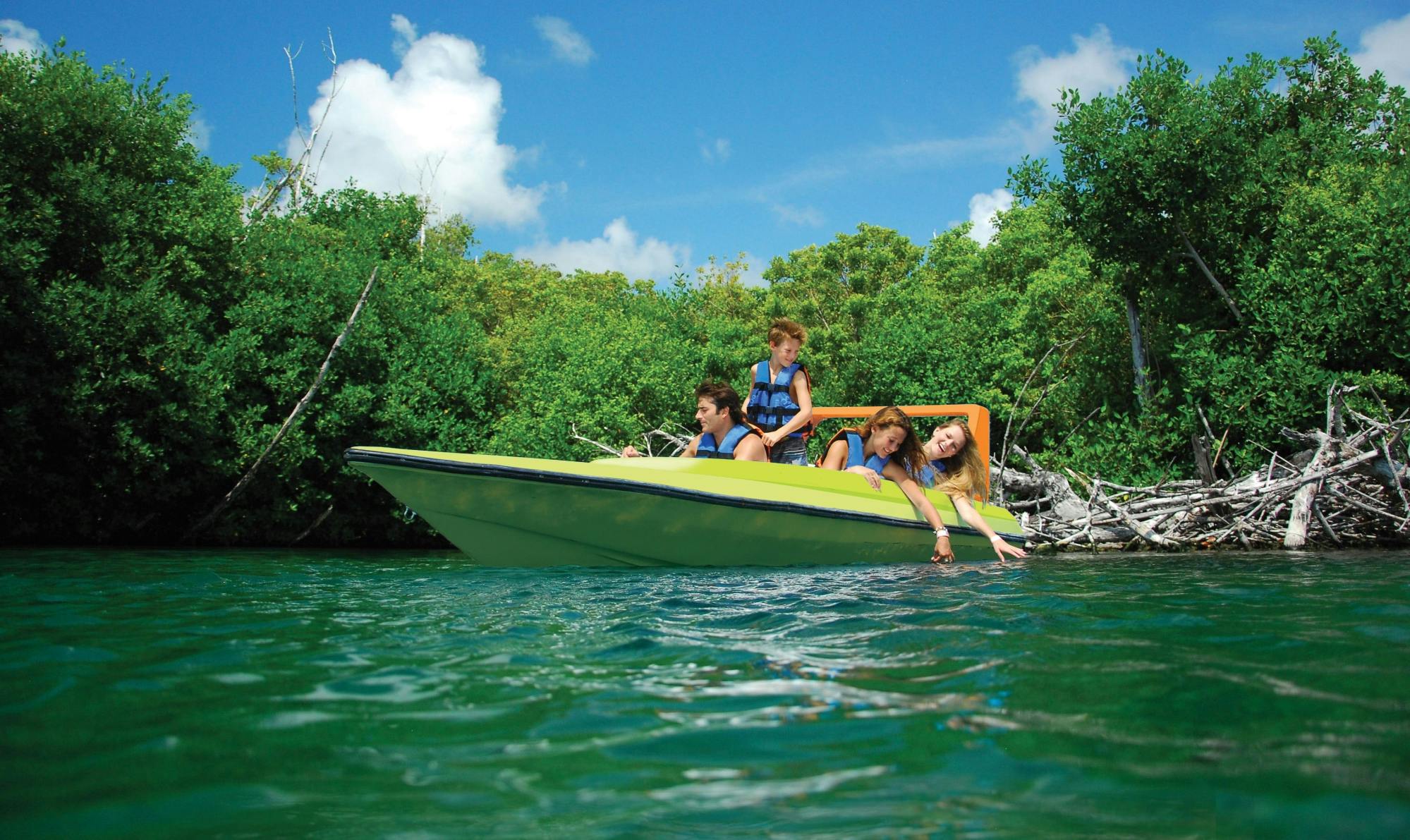 Nichupte Lagoon Speedboat & Snorkelling Tour