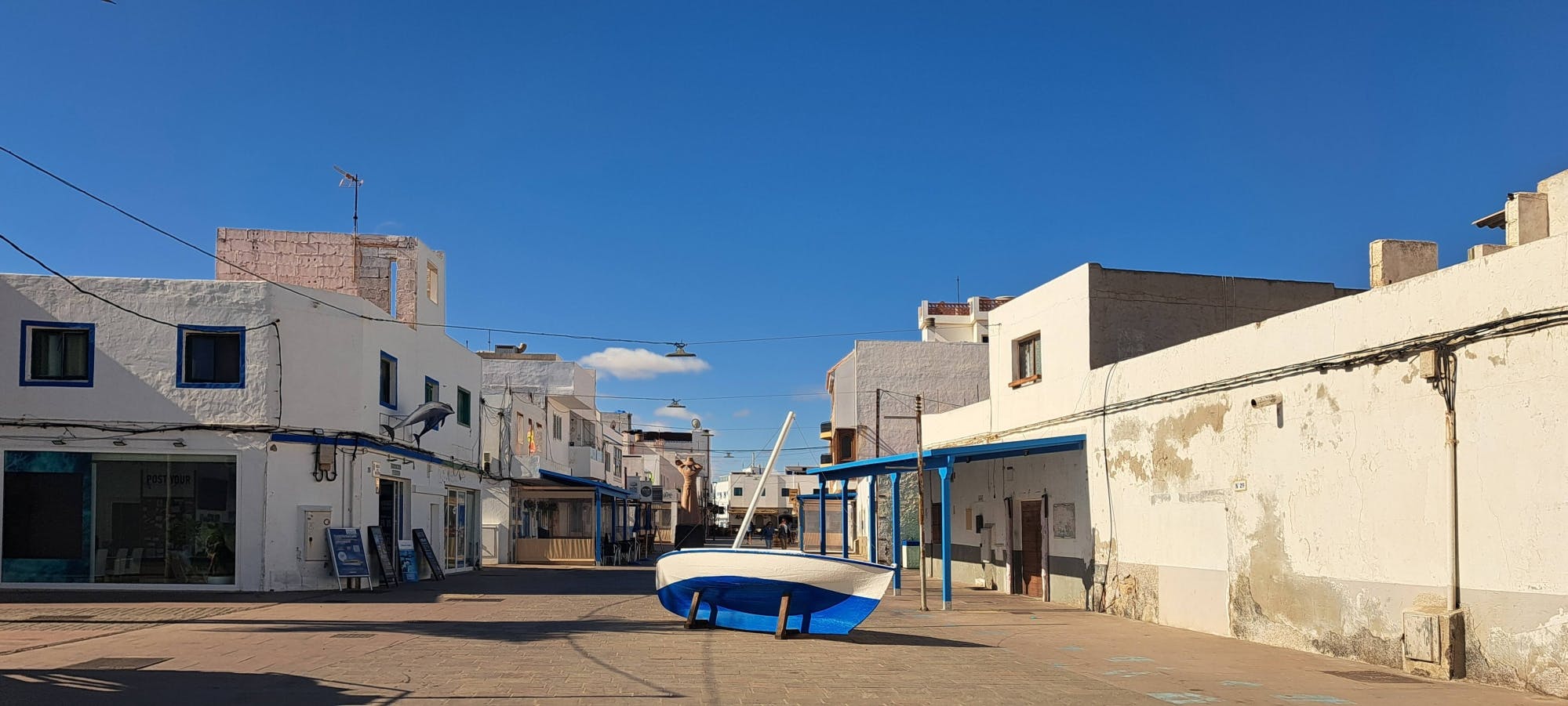 Guided walking tour of Corralejo with local tasting sessions
