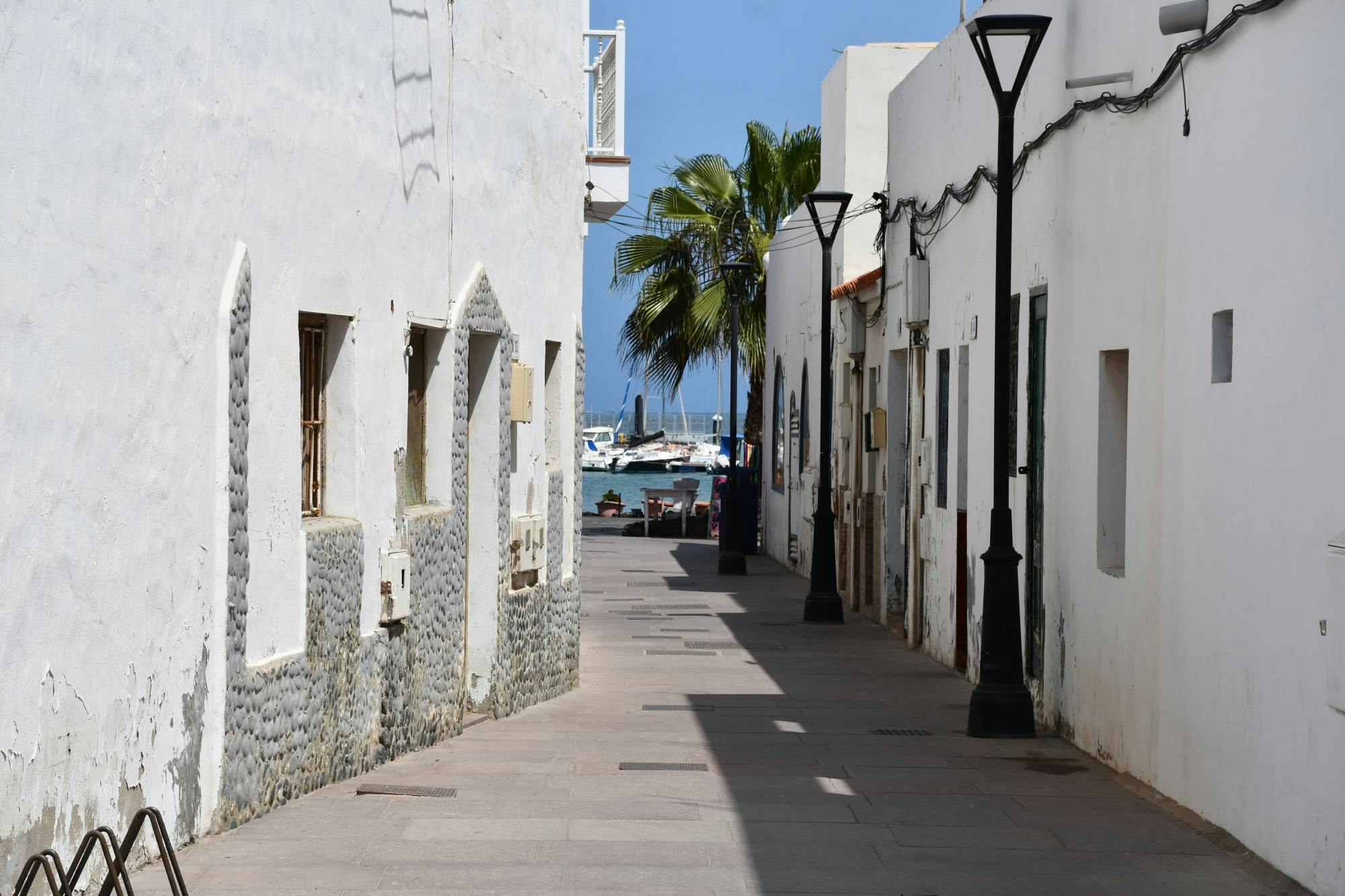Guided walking tour of Corralejo with local tasting sessions