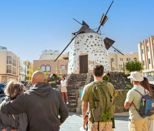Guided walking tour of Corralejo with local tasting sessions