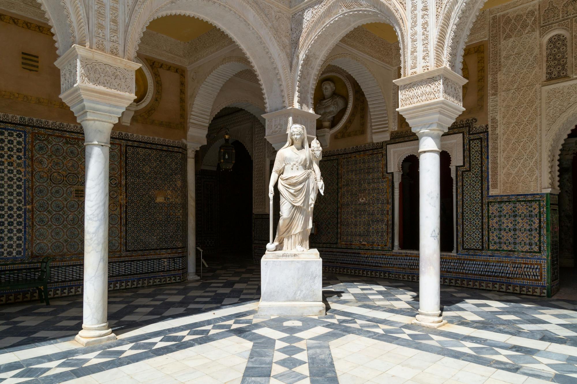 Full-day guided tour of Seville with Casa de Pilatos visit