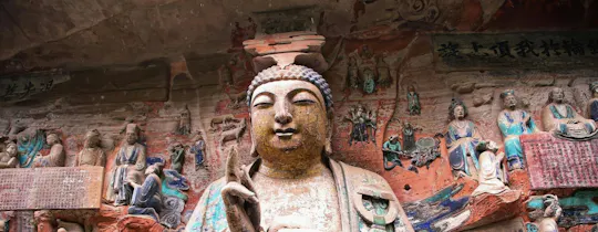Prywatna wycieczka po grotach Baodingshan i lokalnej kuchni Chongqing