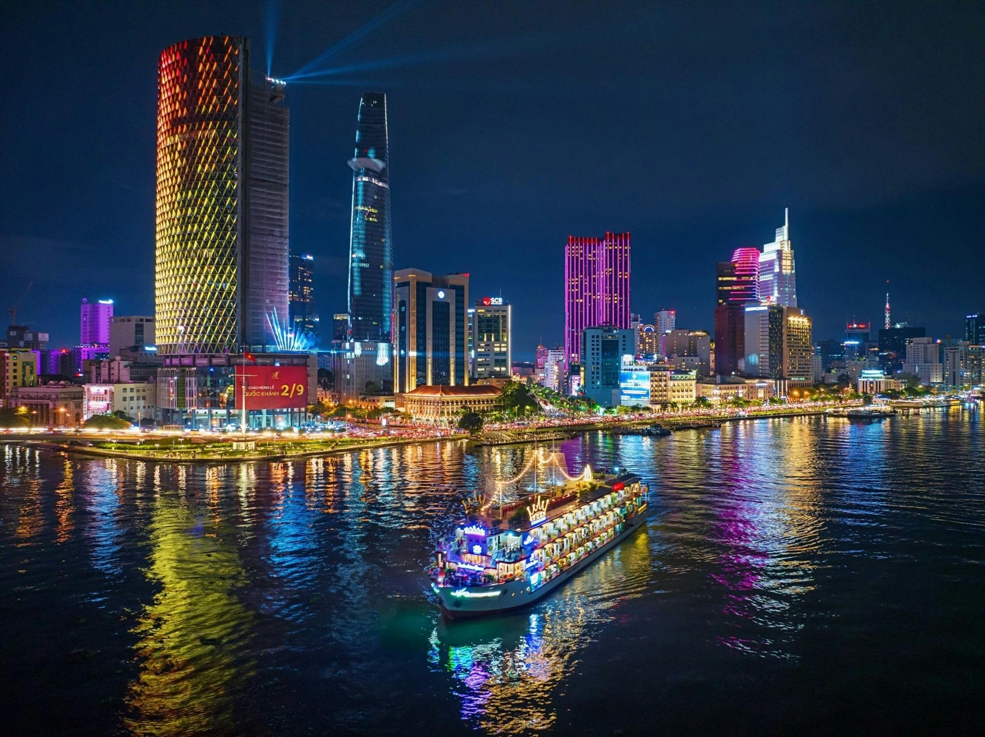 Ho Chi Minh Saigon River Dinner Cruise with Live Music