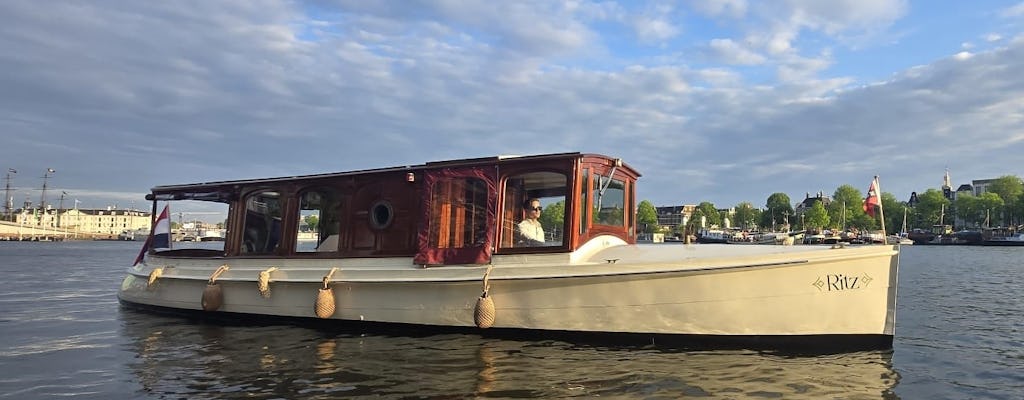1.5-hour private guided boat tour with welcome drink