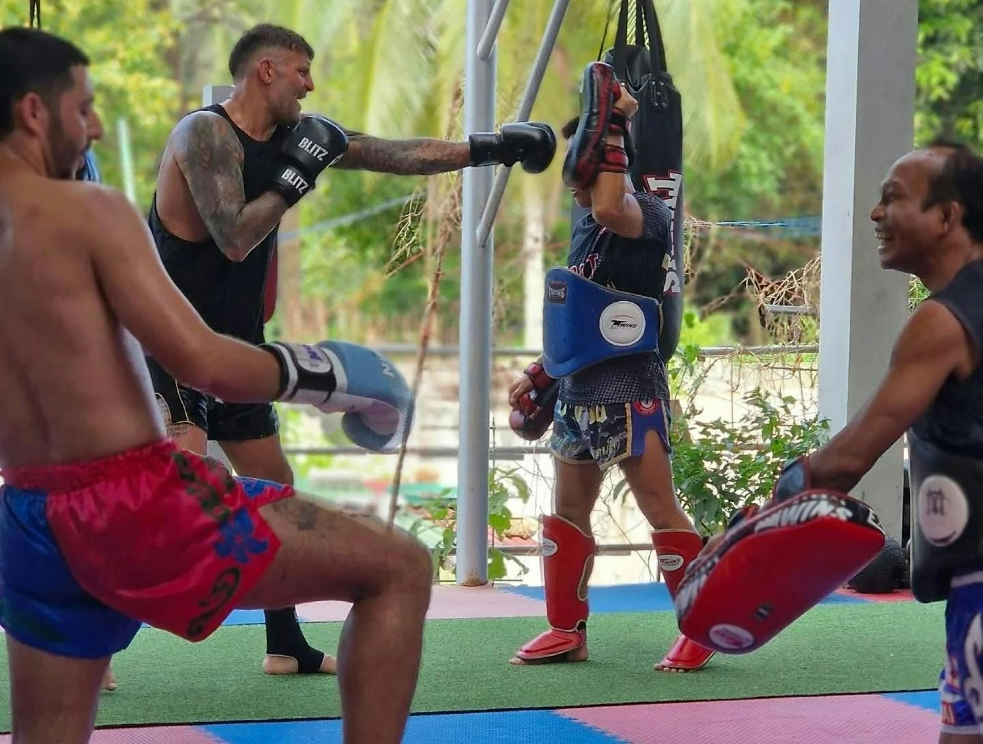 Shared Muay Thai boxing class for beginners in Koh Pha Ngan