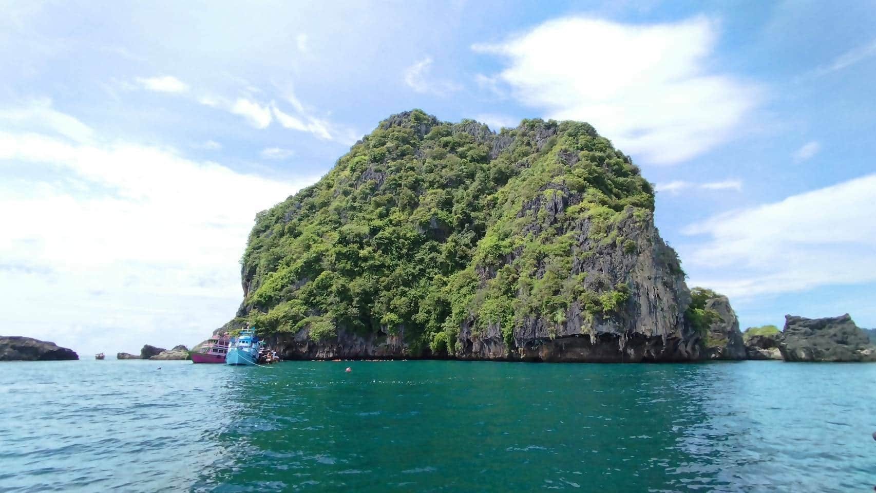 Full-day Thai island-hopping boat tour