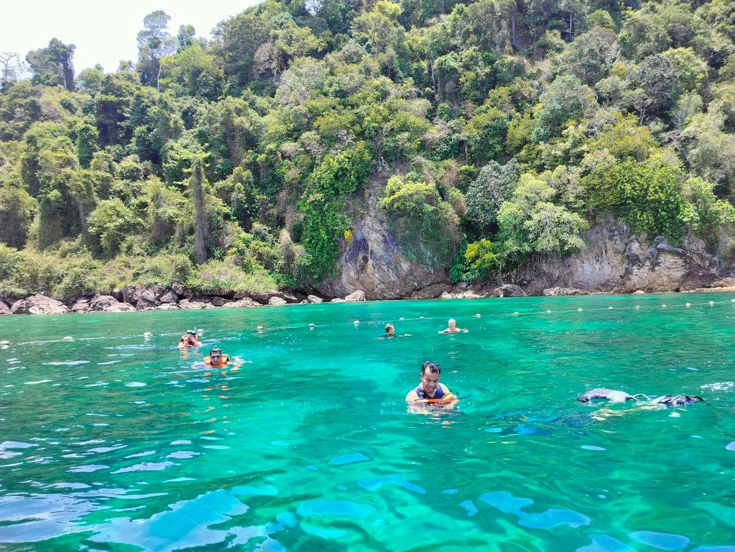 Full-day Thai island-hopping boat tour