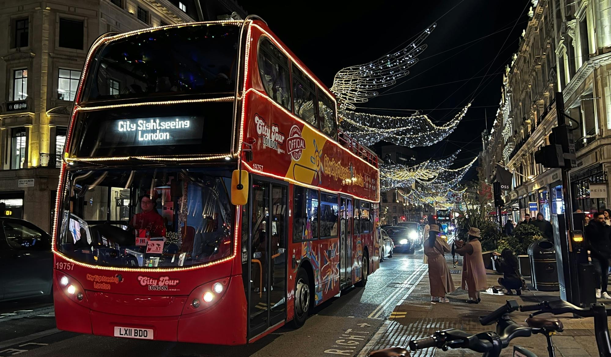 Christmas lights tour by bus and boat in London