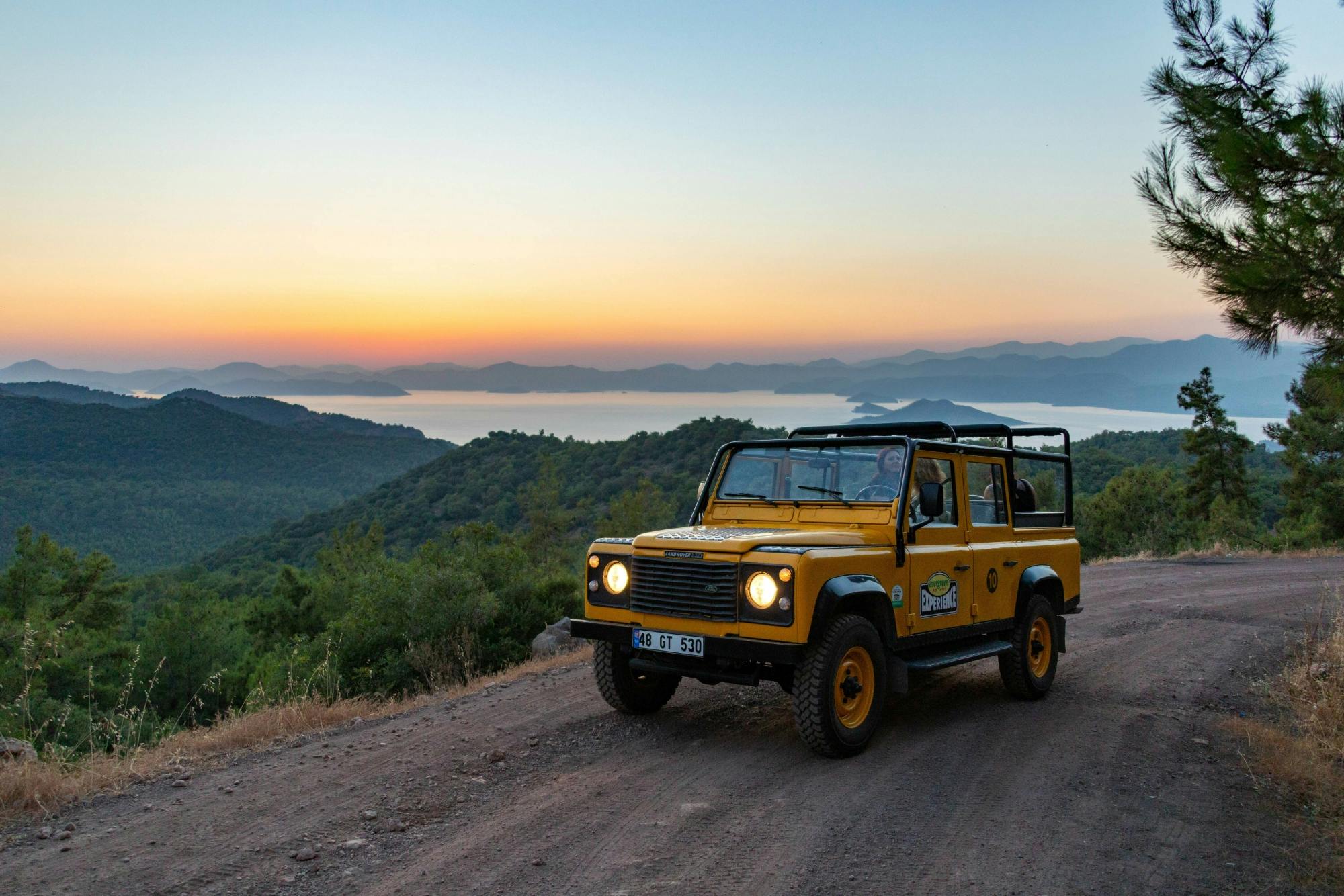 Fethiye puesta de sol en 4x4 con cena local