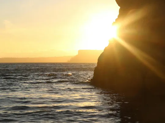 Passeio de barco ao pôr do sol nas grutas da Ponta da Piedade em Lagos