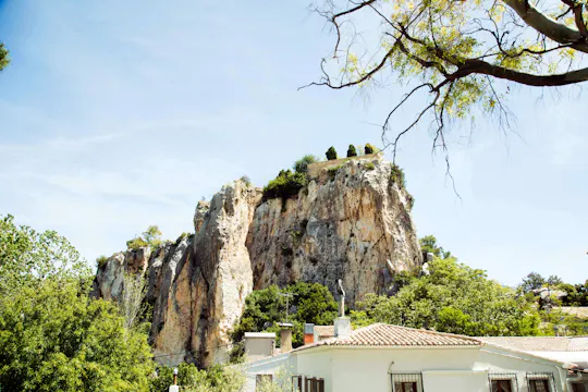 Half-day Guadalest walking tour and Antonio Marco museum ticket