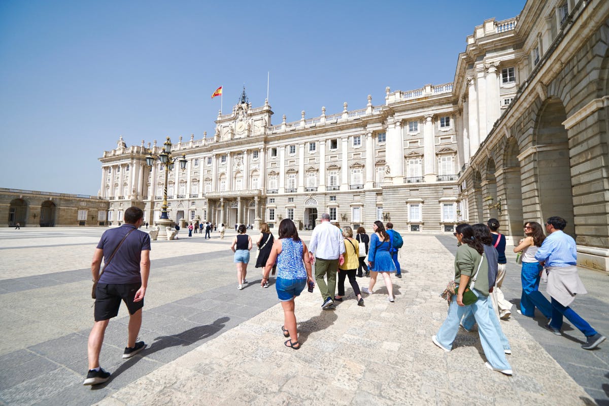 Tickets voor het koninklijk paleis vanaf Madrid en rondleiding met een deskundige gids