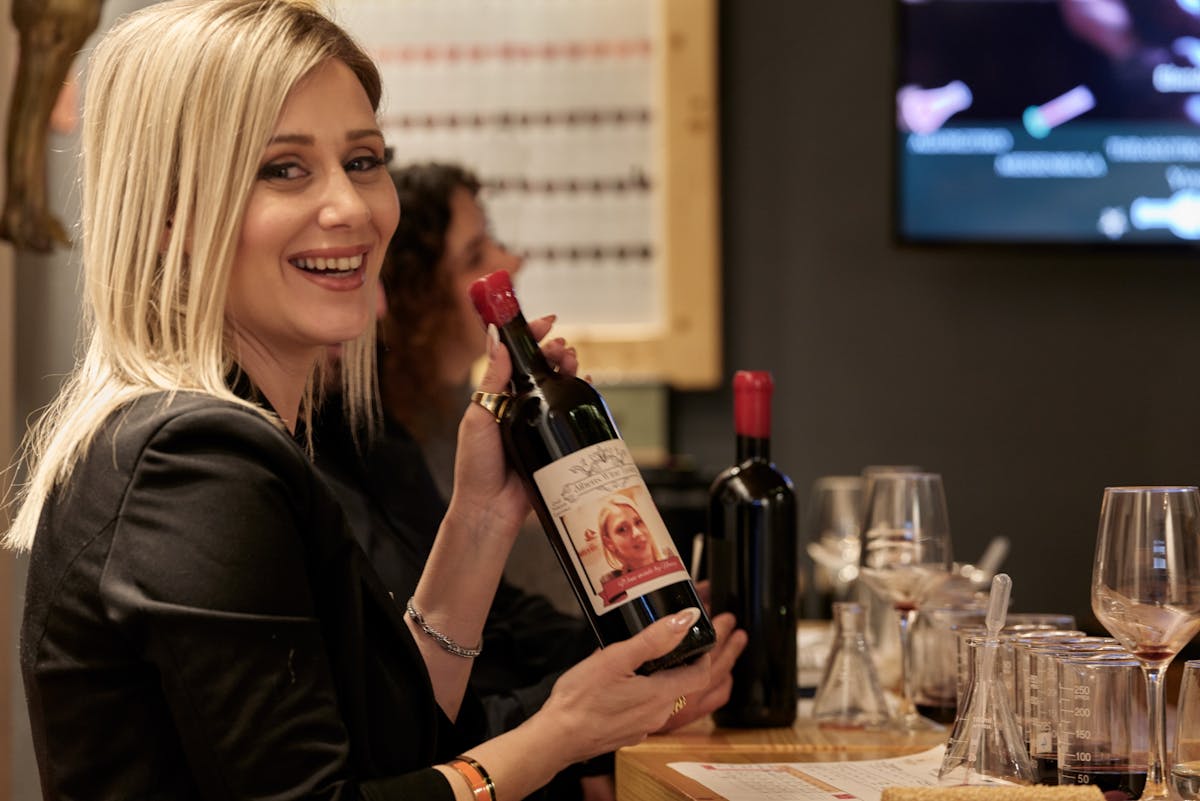 Preparate la vostra bottiglia di vino nel centro di Atene