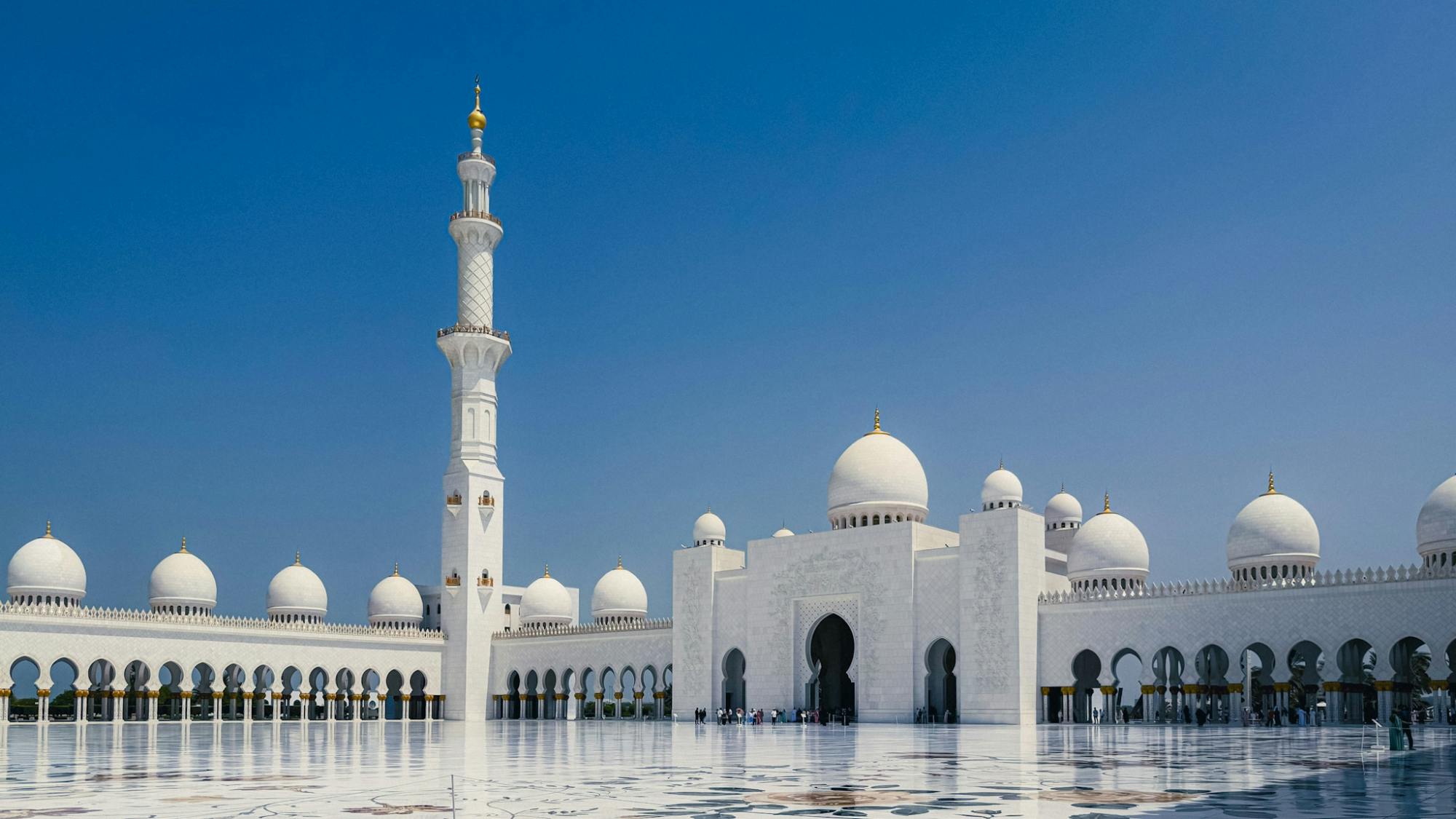 Guided tour of Sheikh Zayed Grand Mosque in Abu Dhabi