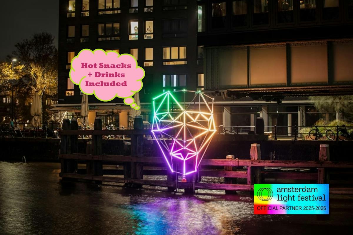 Boottocht tijdens het Amsterdam Light Festival met warme hapjes en drankjes