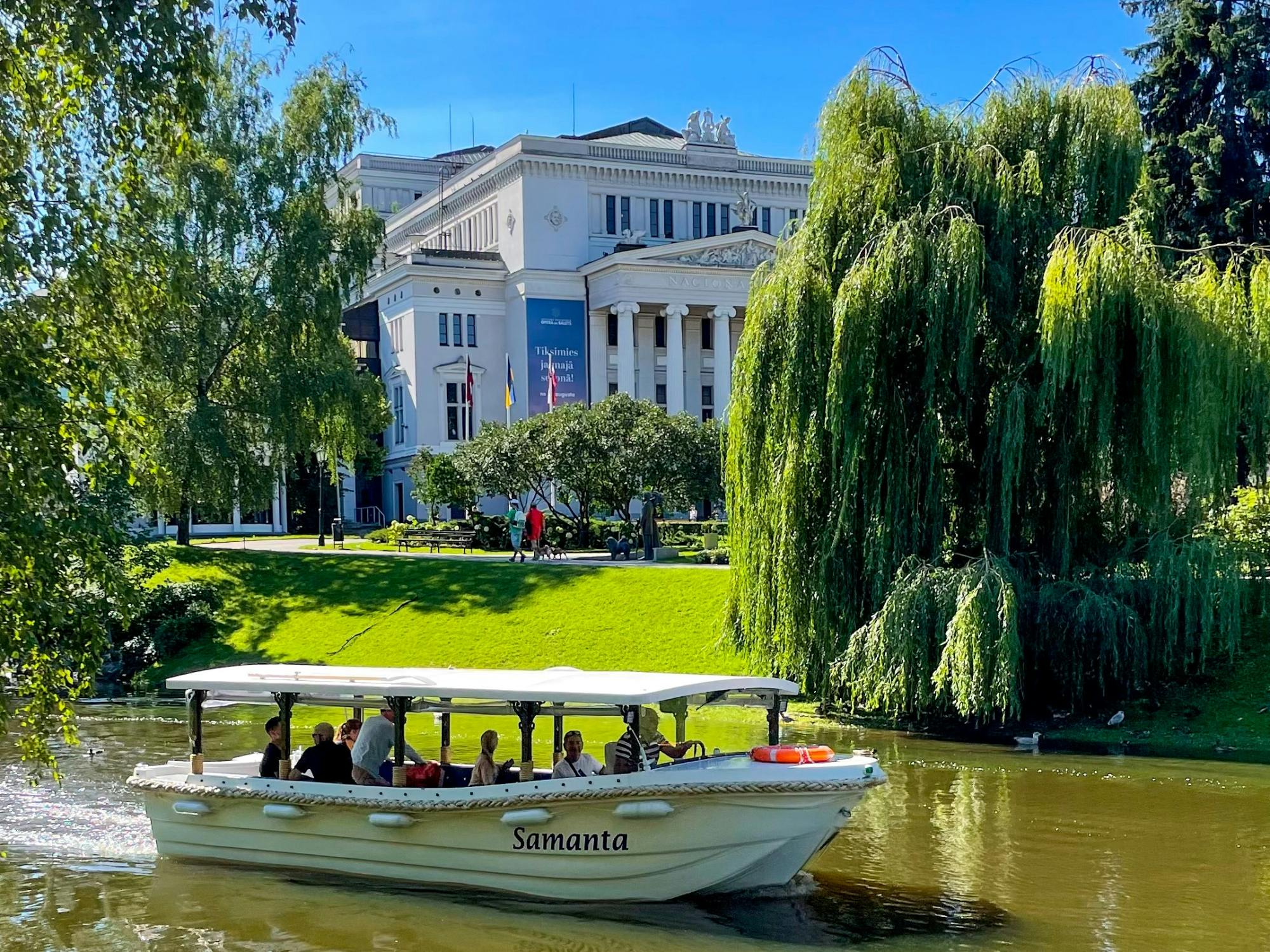 Giro turistico in barca sui canali di Riga
