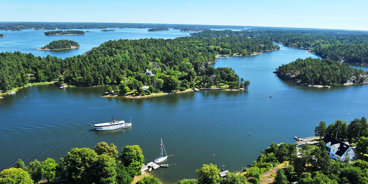 Stockholm archipelago boat tour with guide