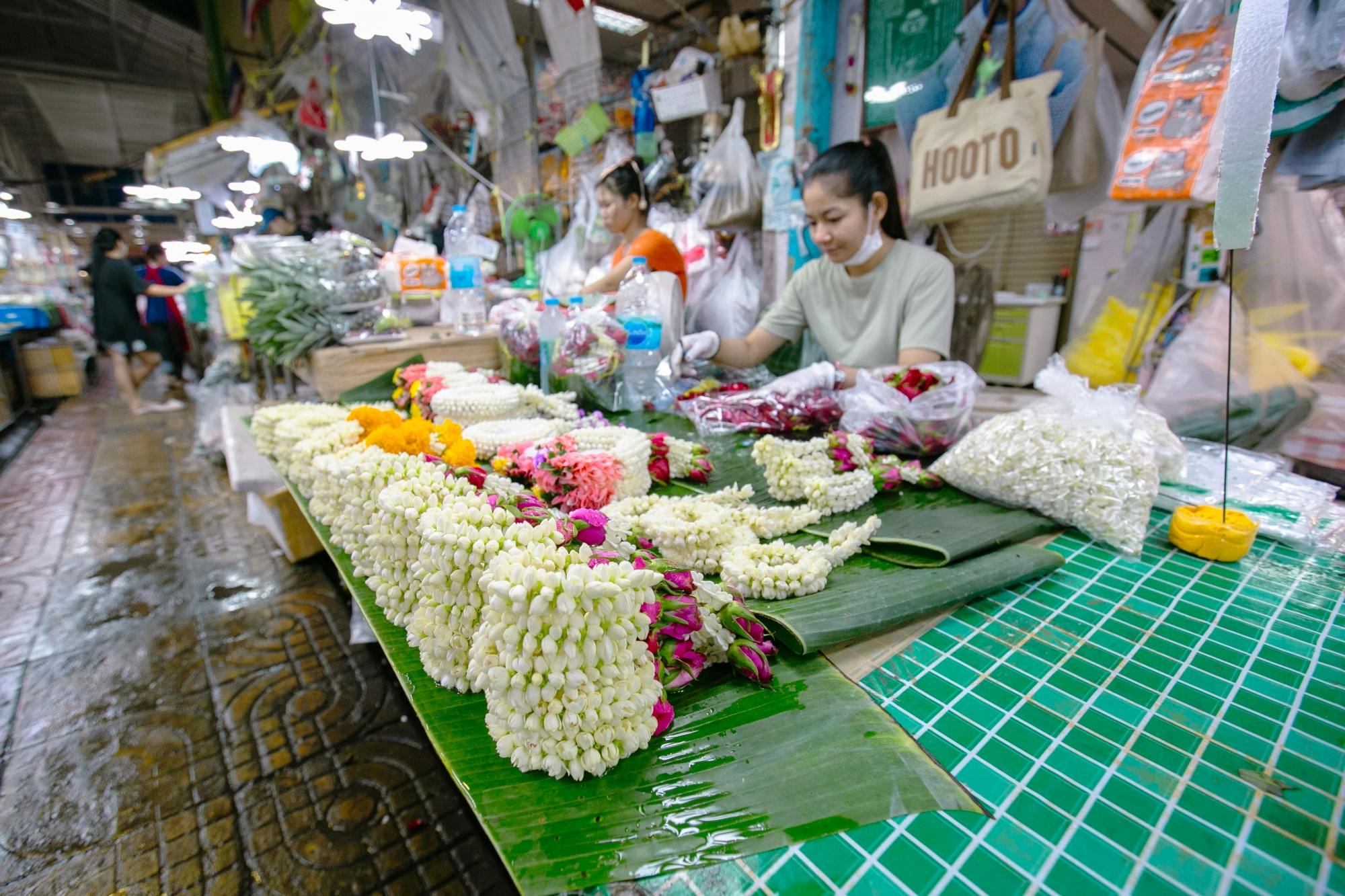 Talad Noi Community Tour and Flower Market