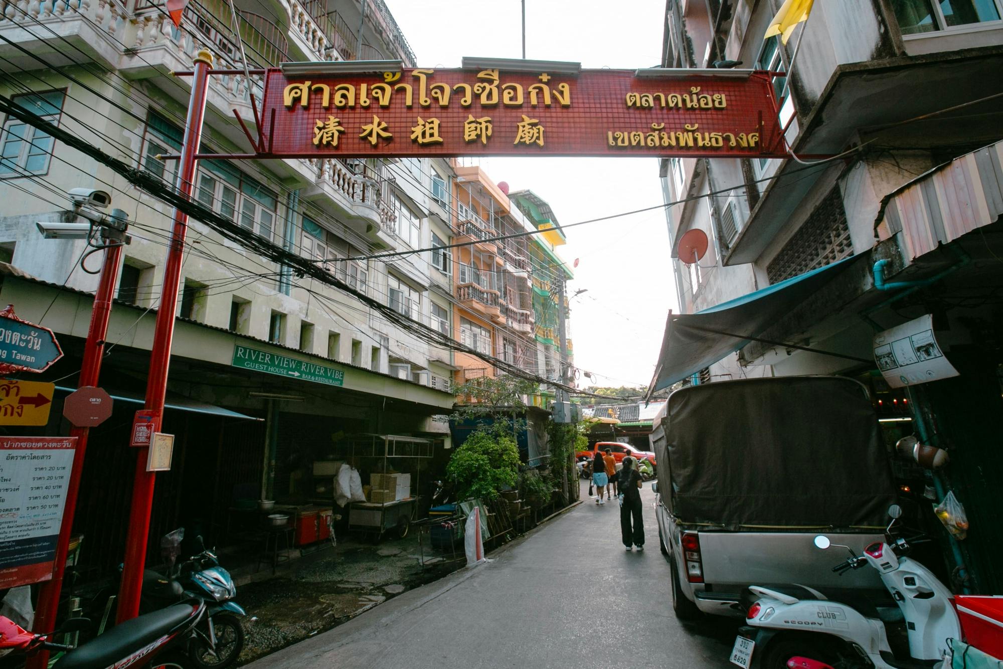 Talad Noi Community Tour and Flower Market