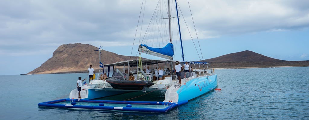 Katamaranfahrt mit Mittagessen im Strandrestaurant