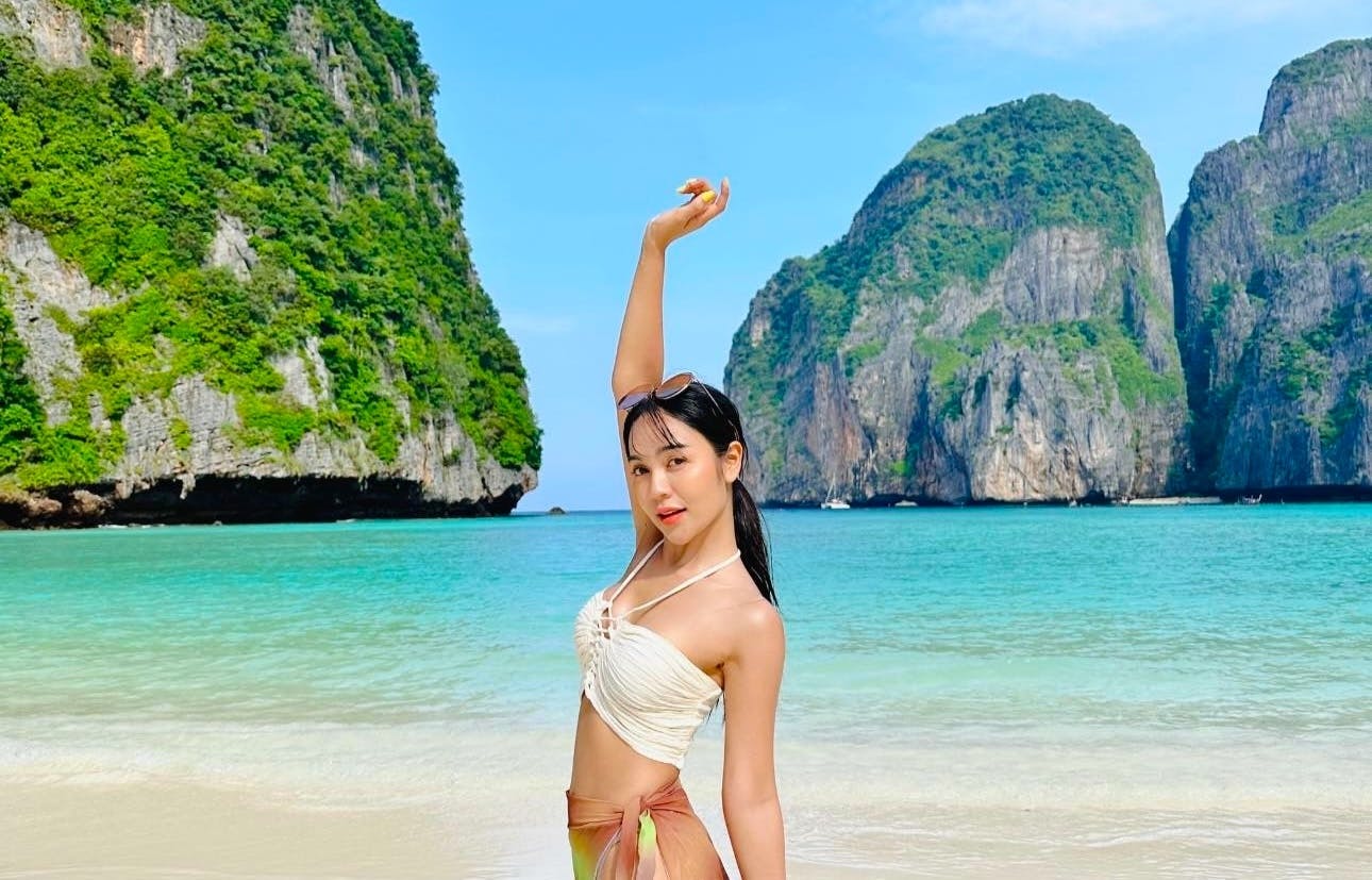 Phi Phi Islands speedboat tour with Bamboo Island and snorkel