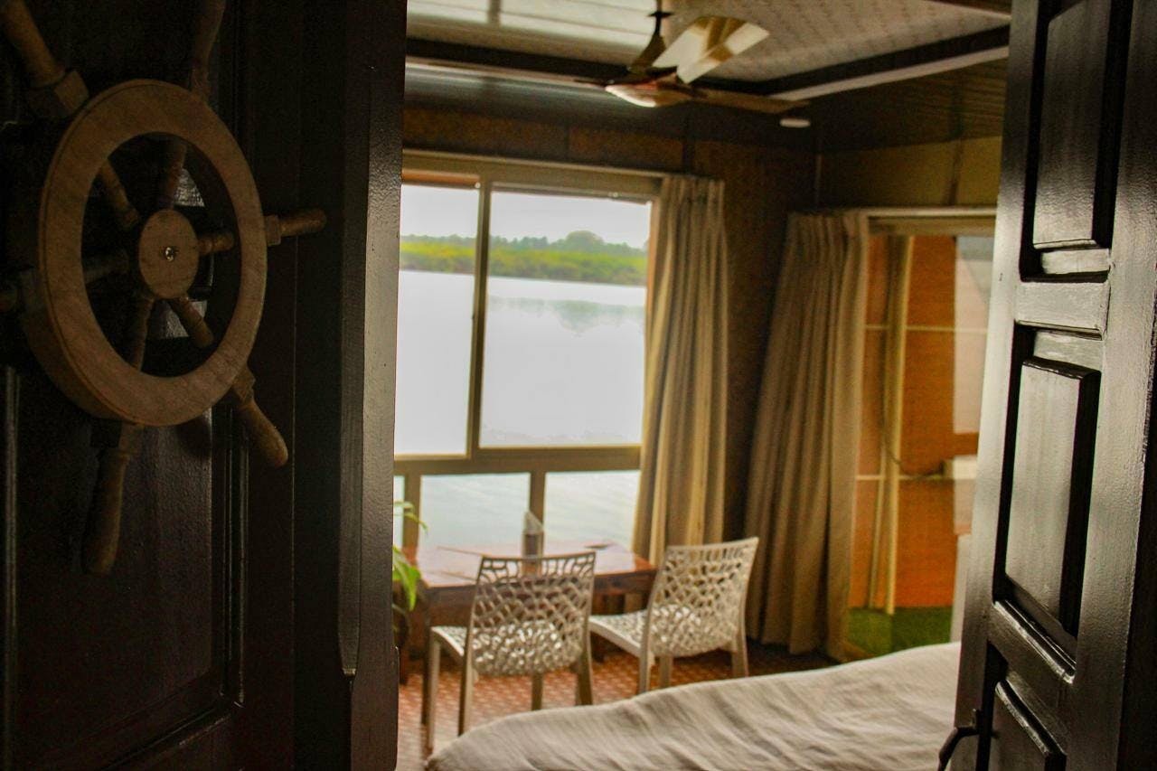 Goa overnight houseboat cruise on the backwaters of Chapora River