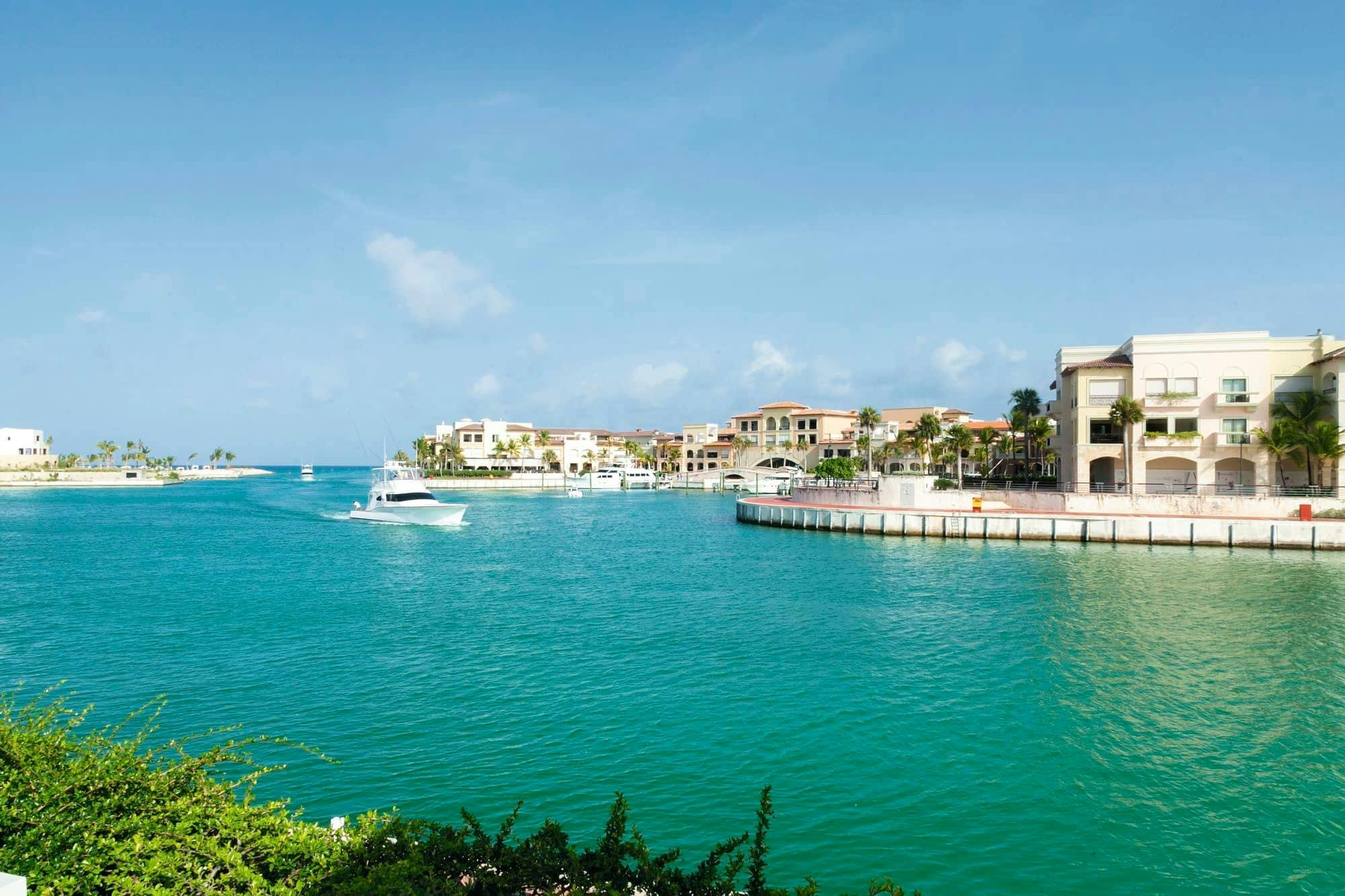 Full-day catamaran cruise with snorkelling and a beachside lunch