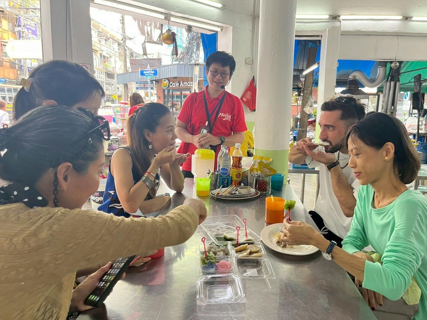 Bangkok's Bang Rak district walking tour with brunch