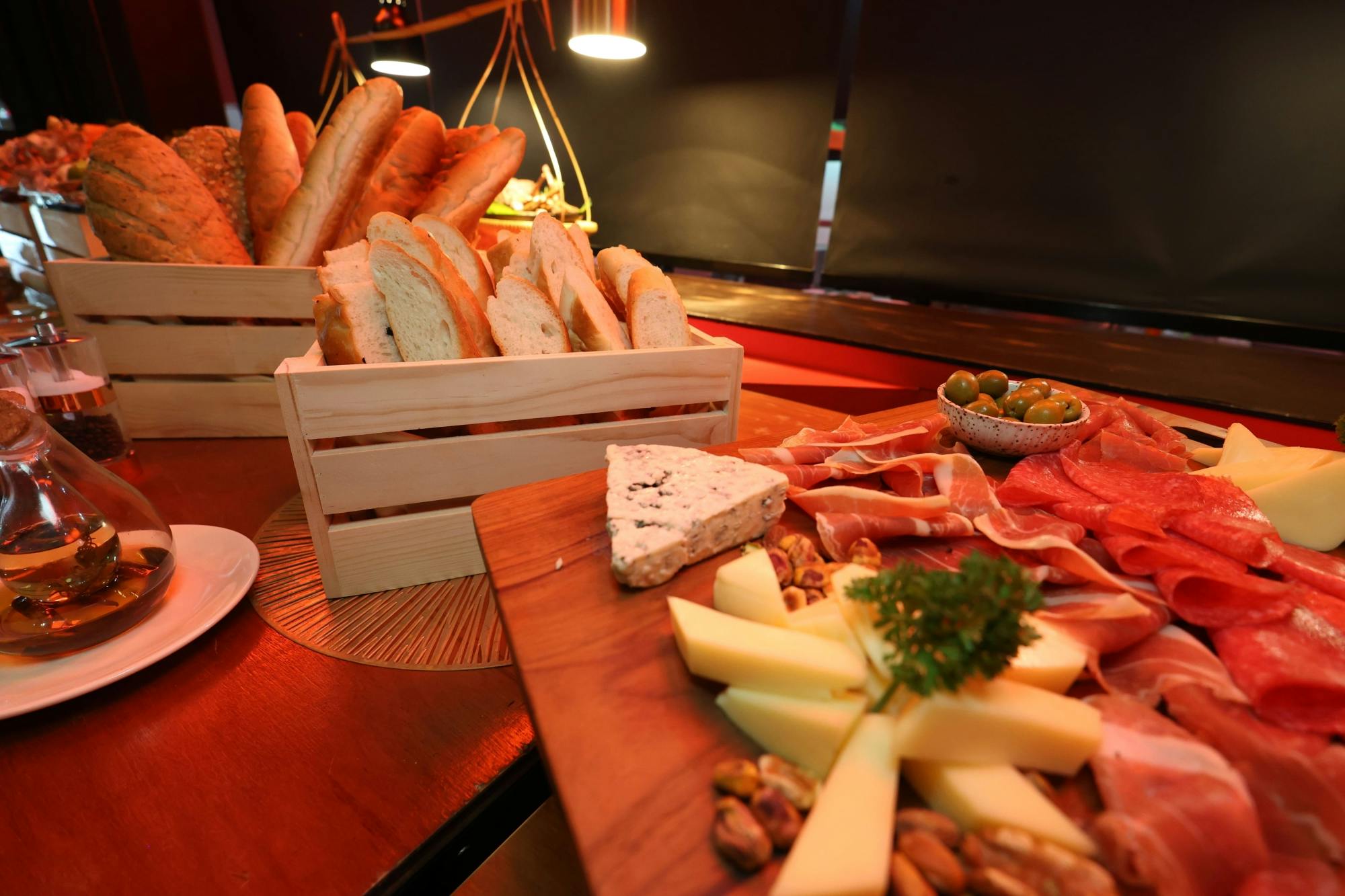 Dinner-and-show at Flame with Old Town visit