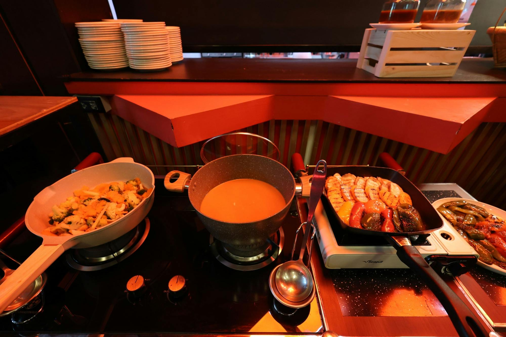 Dinner-and-show at Flame with Old Town visit