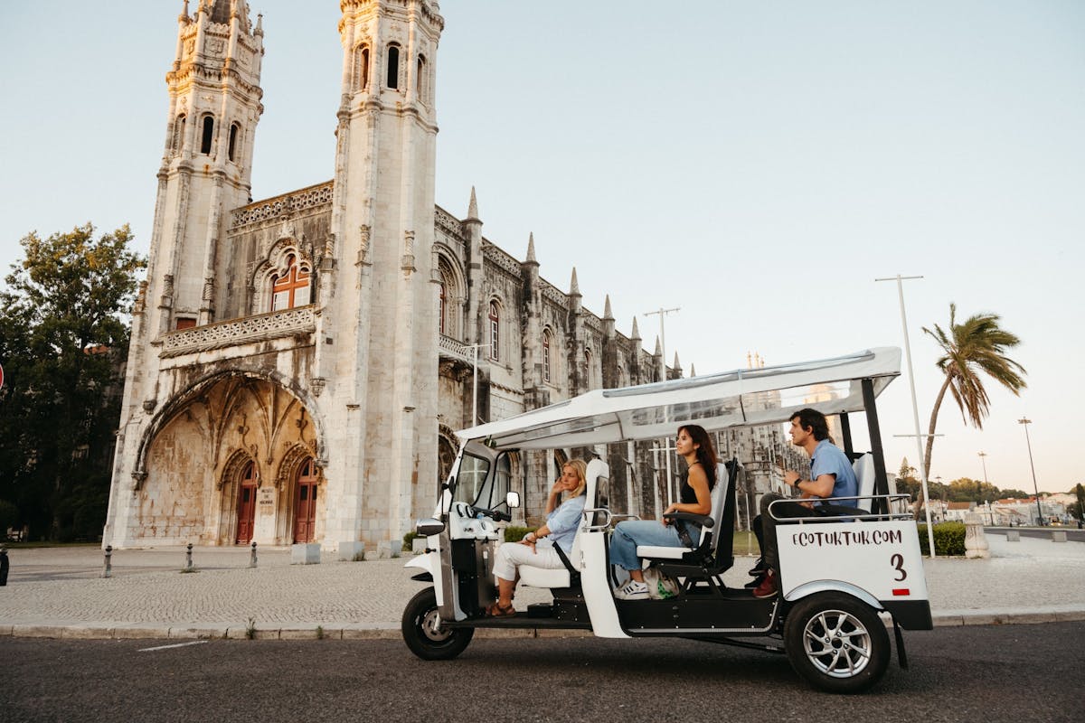 Tour storico di Lisbona in tuk tuk di 2 ore
