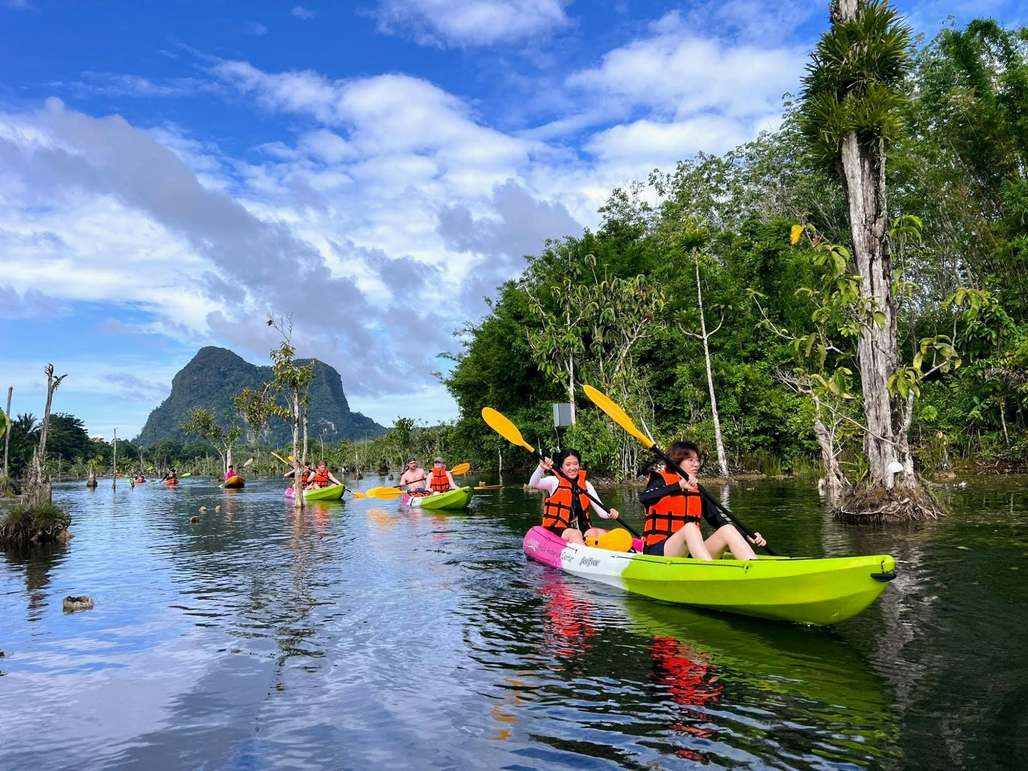 Half-day Klong Root kayak experience with pineapple farm tour