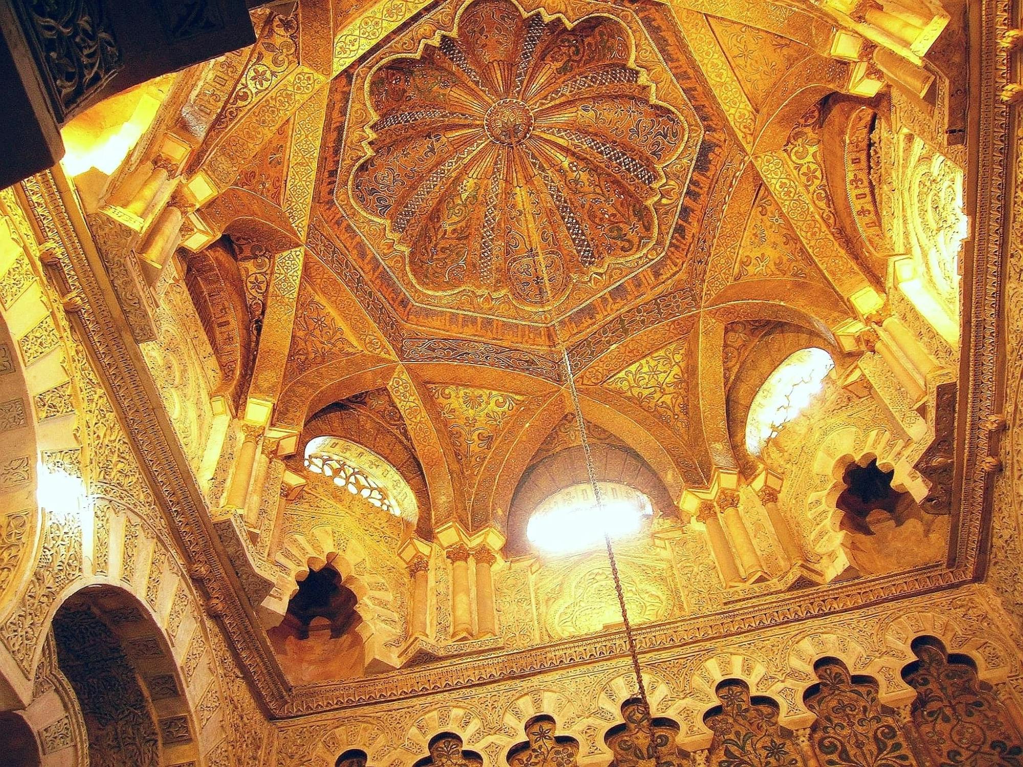 Full-day tour of Cordoba during the Patio Festival