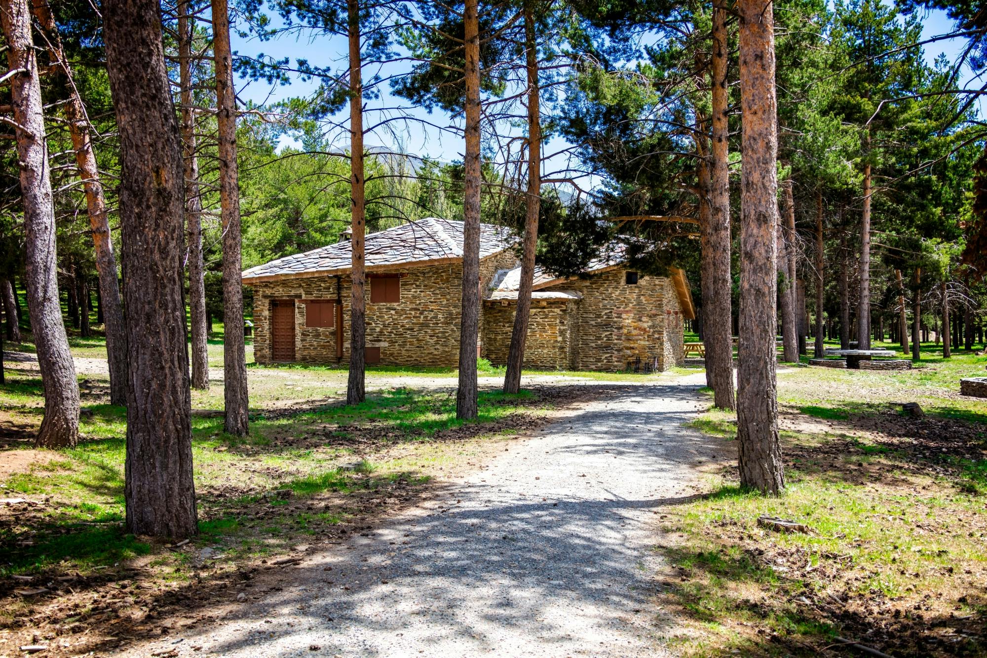 Sierra Nevada tour with picnic and pottery-making demo