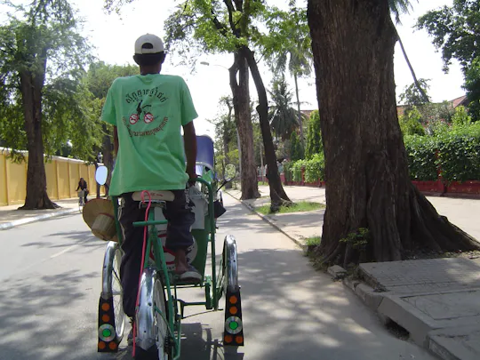 Passeio de bicicleta de meio dia em Phnom Penh