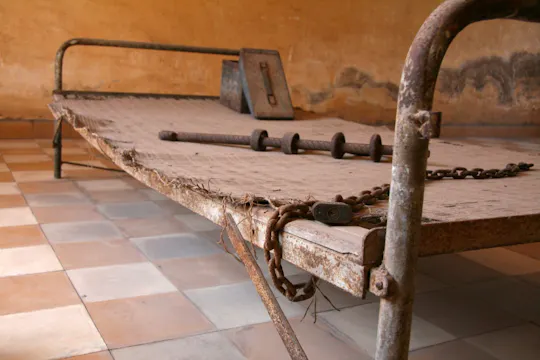 Excursão de meio dia ao Museu do Genocídio de Tuol Sleng e ao Mercado Russo