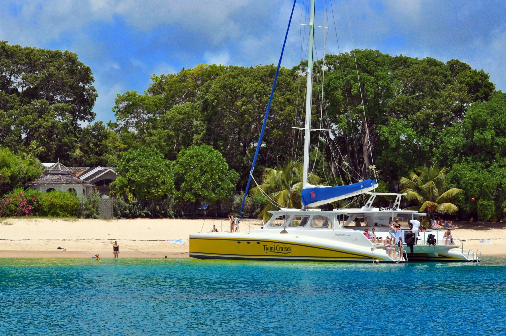 Catamaran and snorkelling cruise in Barbados with lunch
