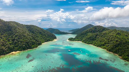 Całodniowa wycieczka katamaranem z Phuket na Wyspy Surin w Tajlandii z nurkowaniem z rurką