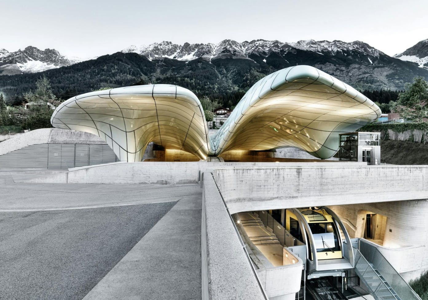 Viagem de ida e volta de funicular de Innsbruck para Hungerburg