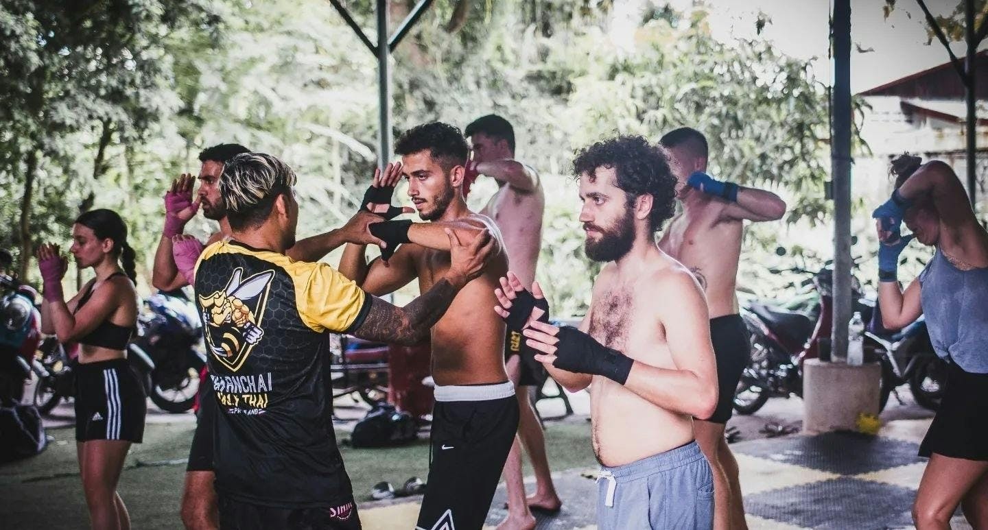Group Muay Thai boxing class for beginners in Pai