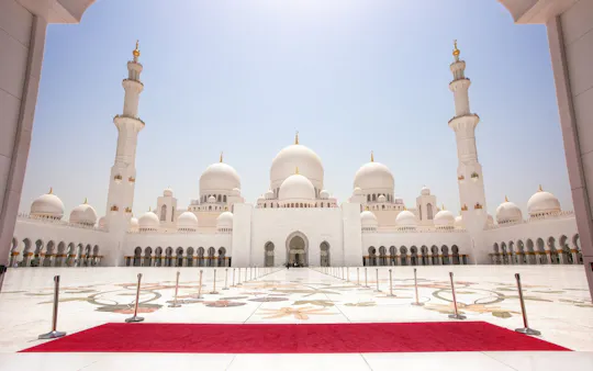 Excursão a Abu Dhabi, incluindo o Louvre Abu Dhabi e recolha de passageiros