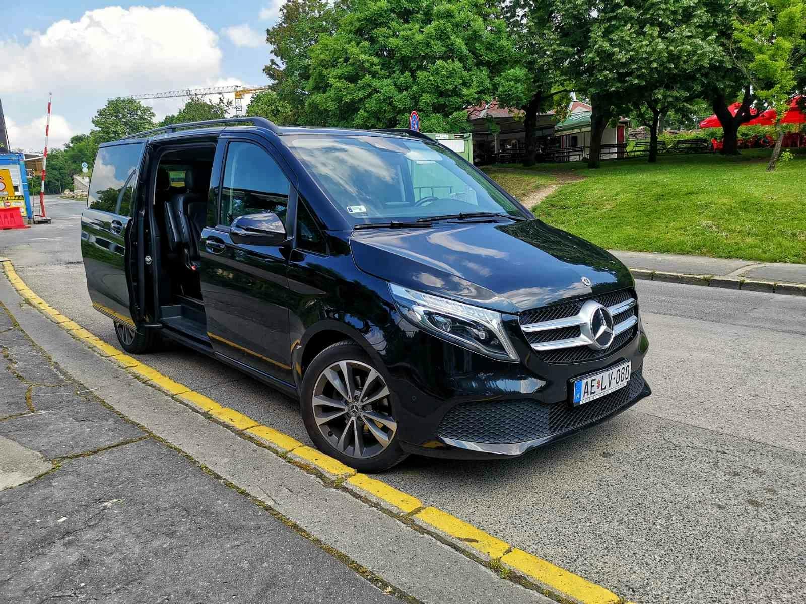 Private transfer between Ferenc Liszt airport and Budapest