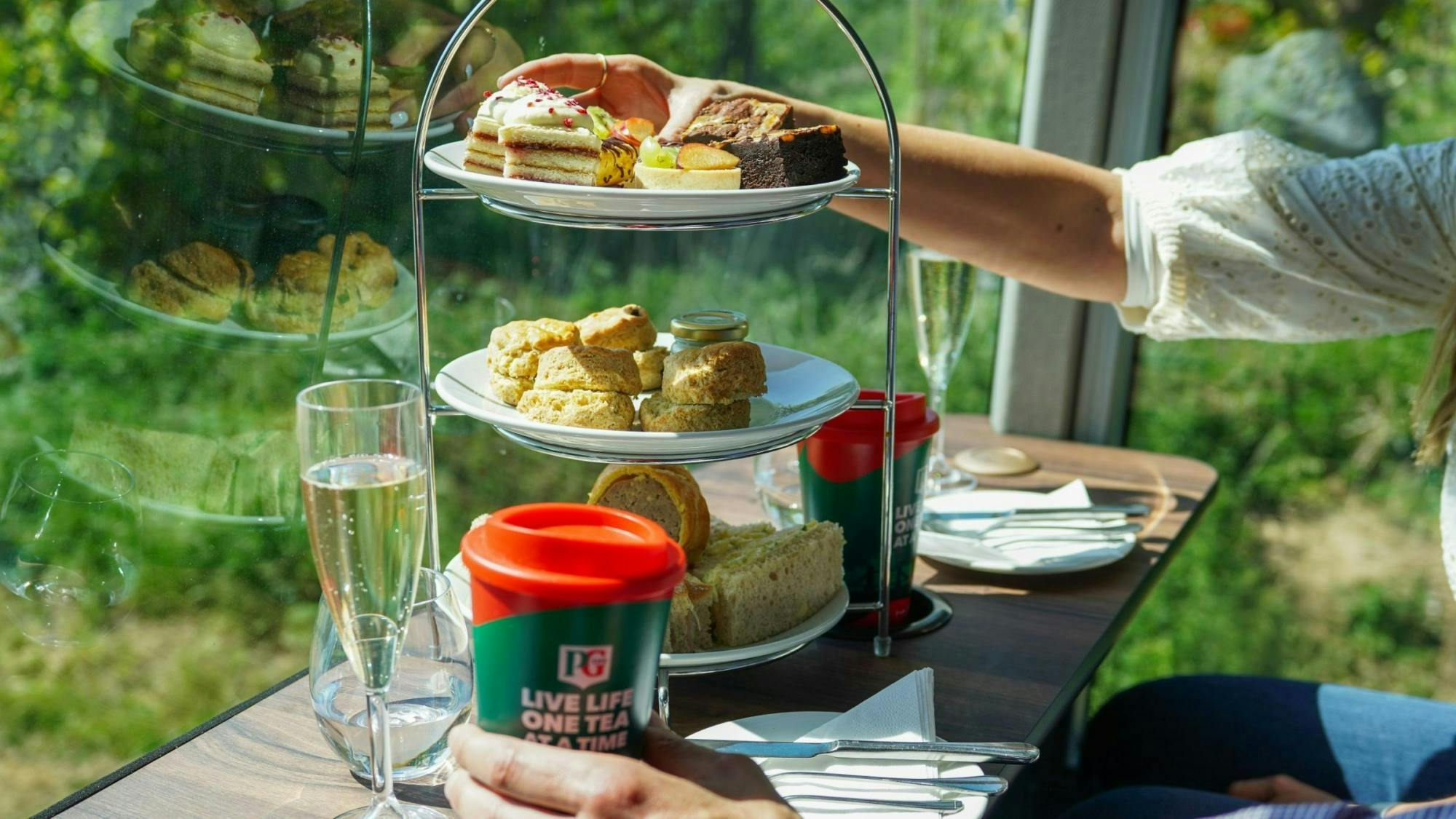 London afternoon tea bus tour with optional London Eye