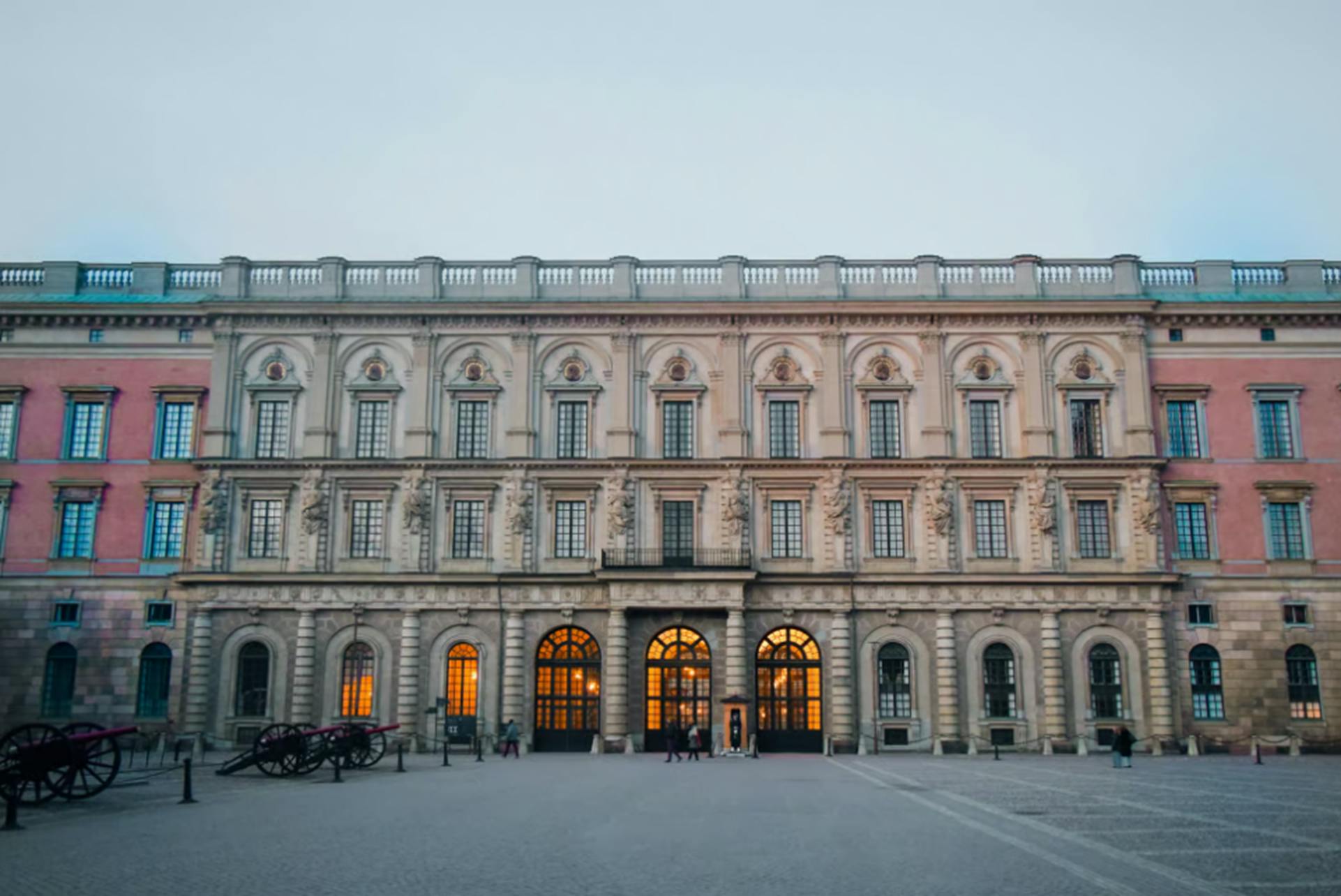 Stockholm Old Town and historical structures walking tour