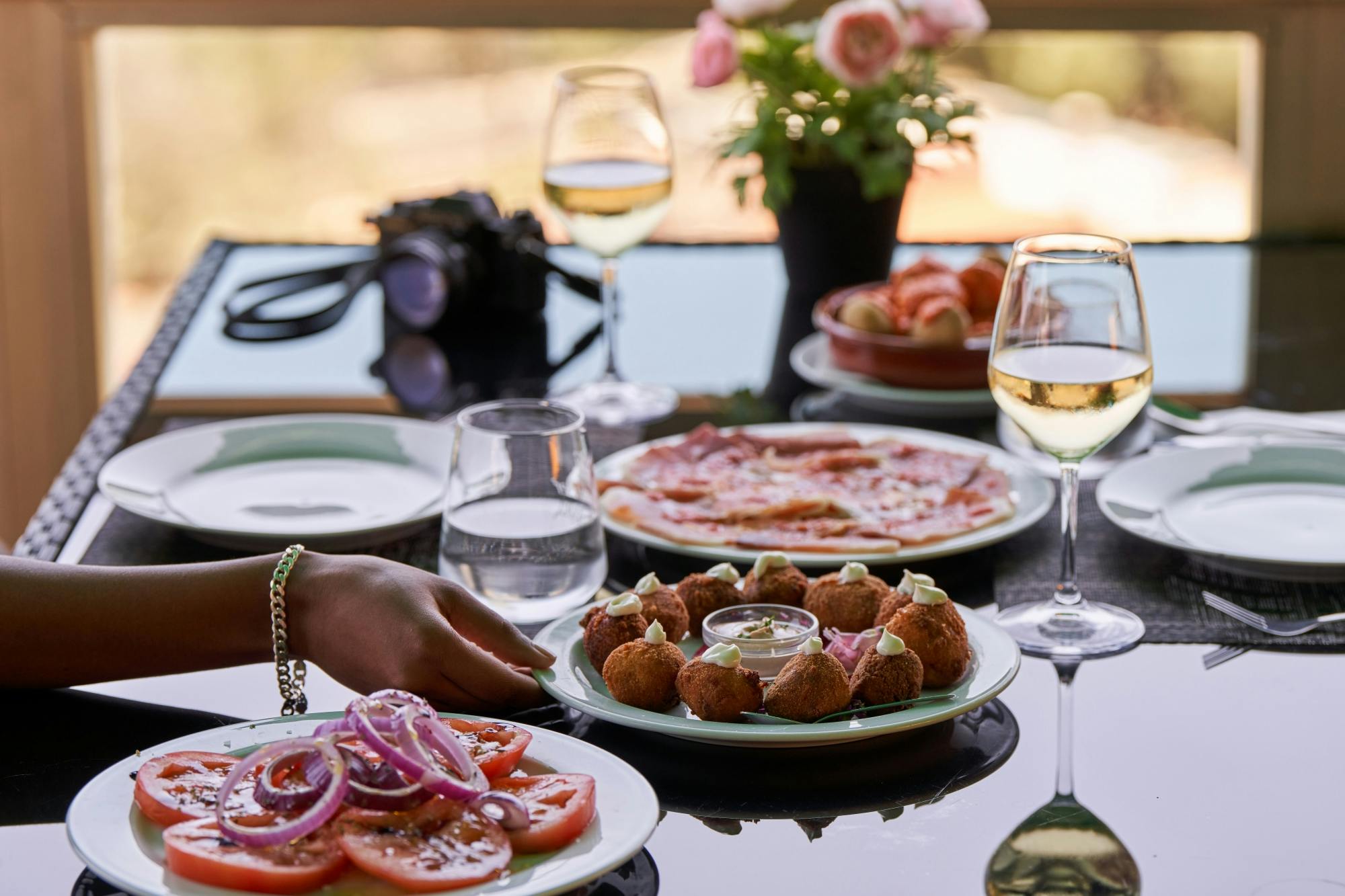 Finca Los Olivos and rum distillery tour with cave-side lunch