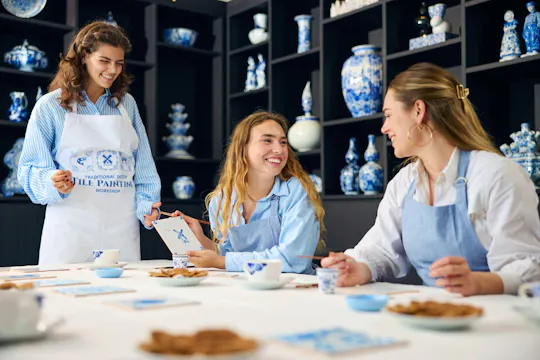 Workshop zur traditionellen niederländischen Blau-Weiß-Kachelmalerei