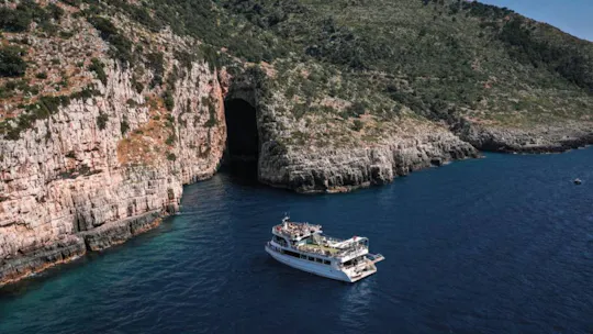 Guided boat tour to Sazan and Karaburun from Durrës