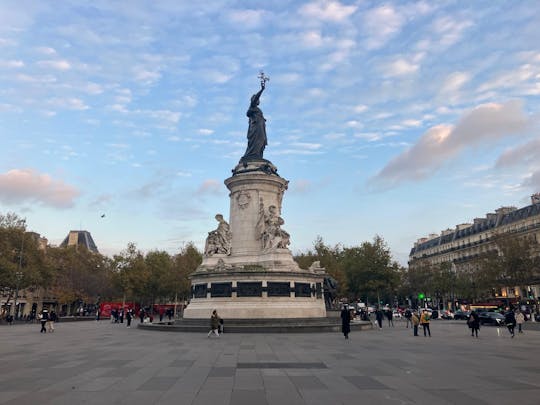 Guided walking tour with tastings of Le Marais district in Paris