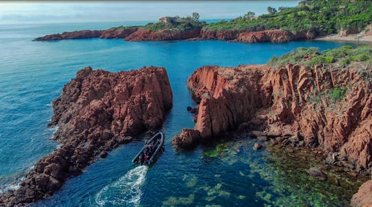Passeio de barco e mergulho com snorkel para as Calanques de Esterel saindo de Cannes